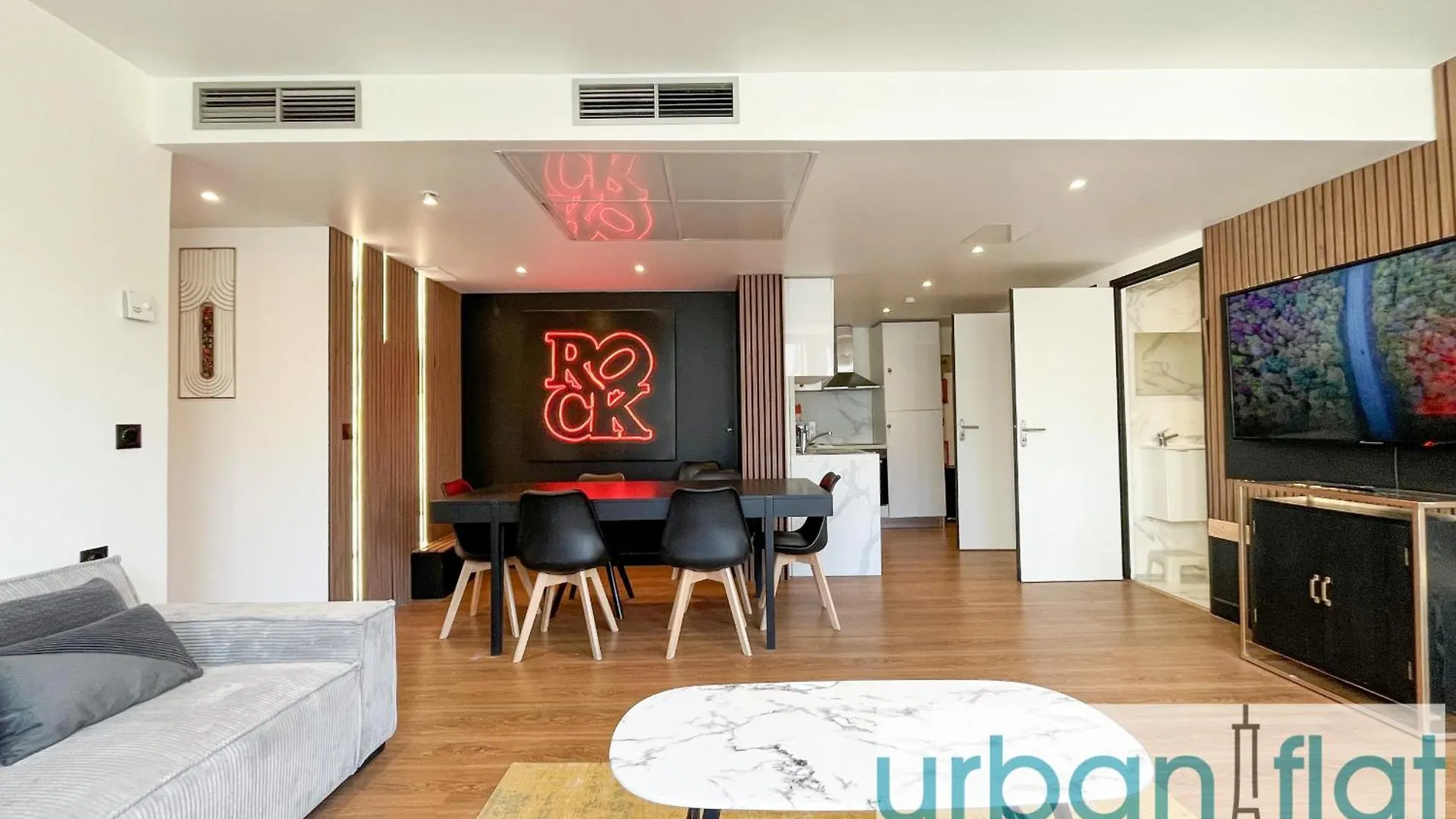 Urban Flat 128 - Art Rock 4bdr Flat Near Champs-elysees Paris